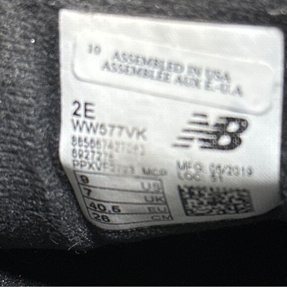 New Balance Black Women's Sneakers - Picture 10 of 11